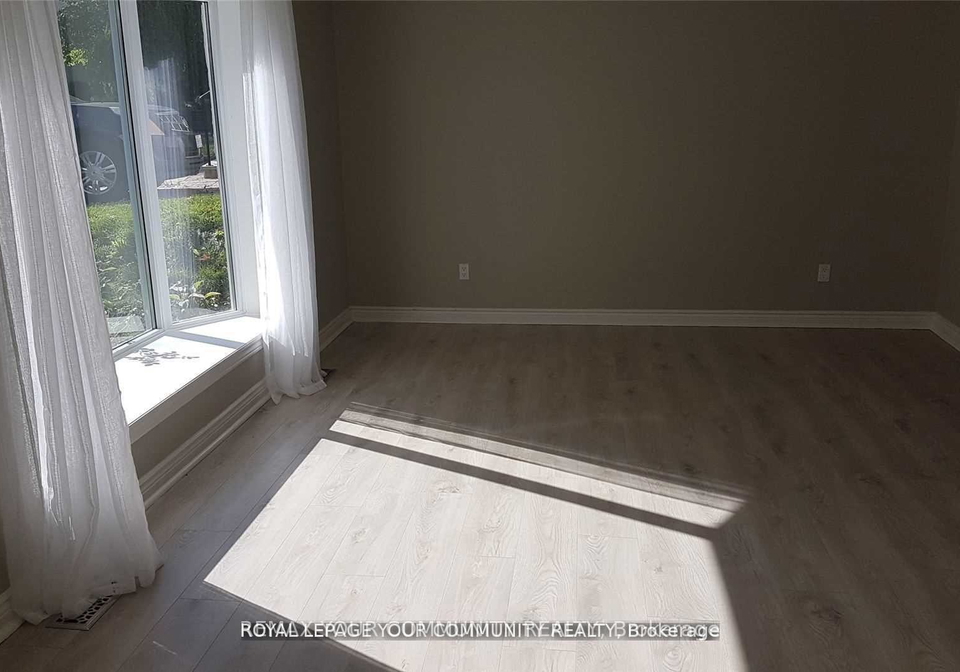 32-shouldice-court-north-york-ontario-c12861348