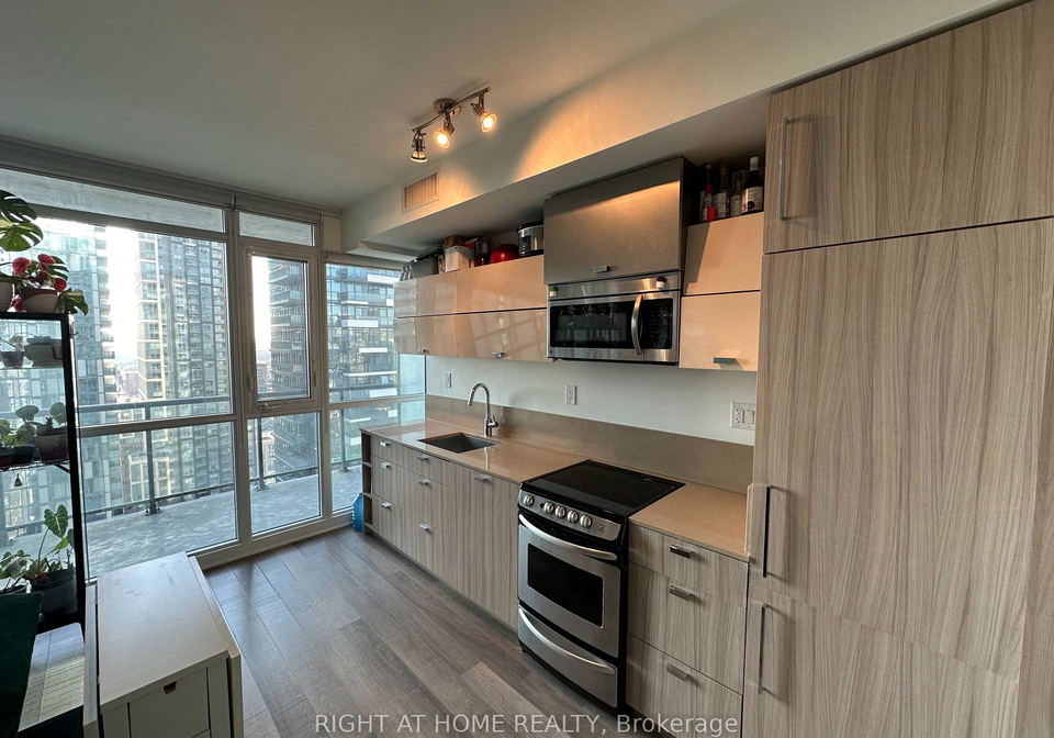 290-adelaide-street-w-toronto-ontario-c12862288