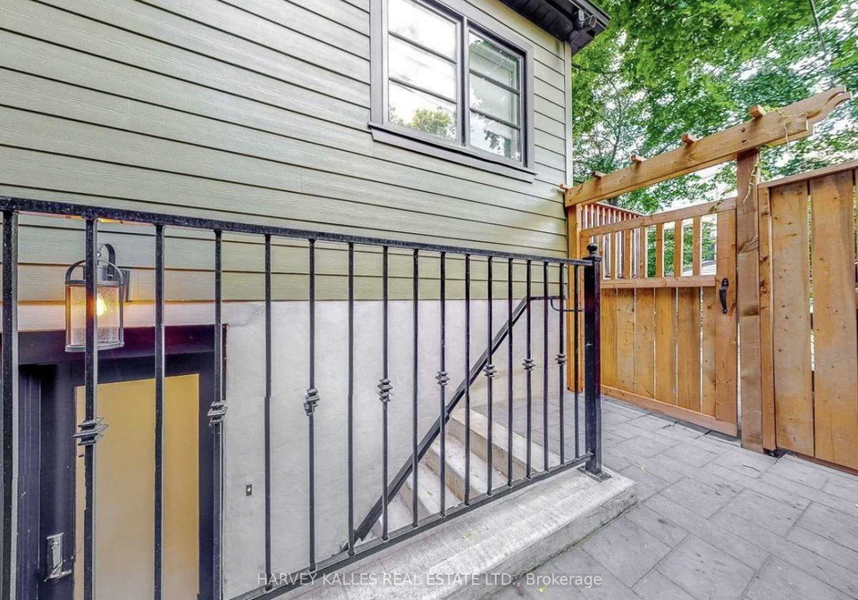 10-duggan-avenue-toronto-ontario-c12863142