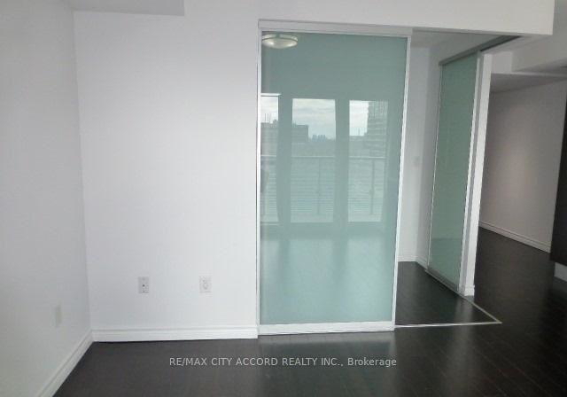 386-yonge-street-toronto-ontario-c12863894