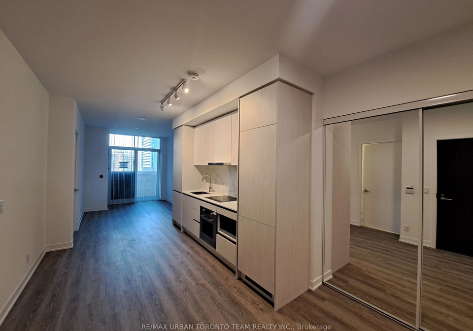 180-front-street-e-toronto-ontario-c12863994