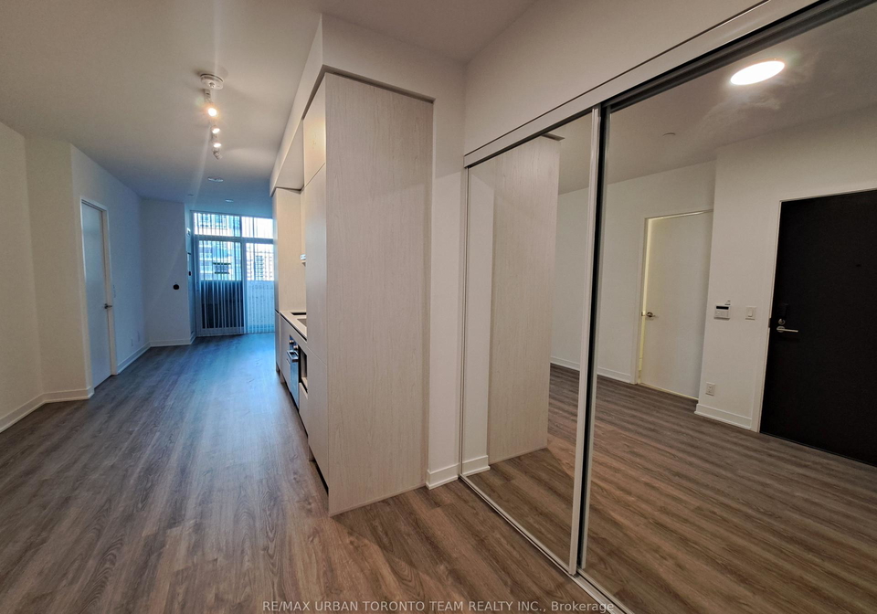 180-front-street-e-toronto-ontario-c12863994