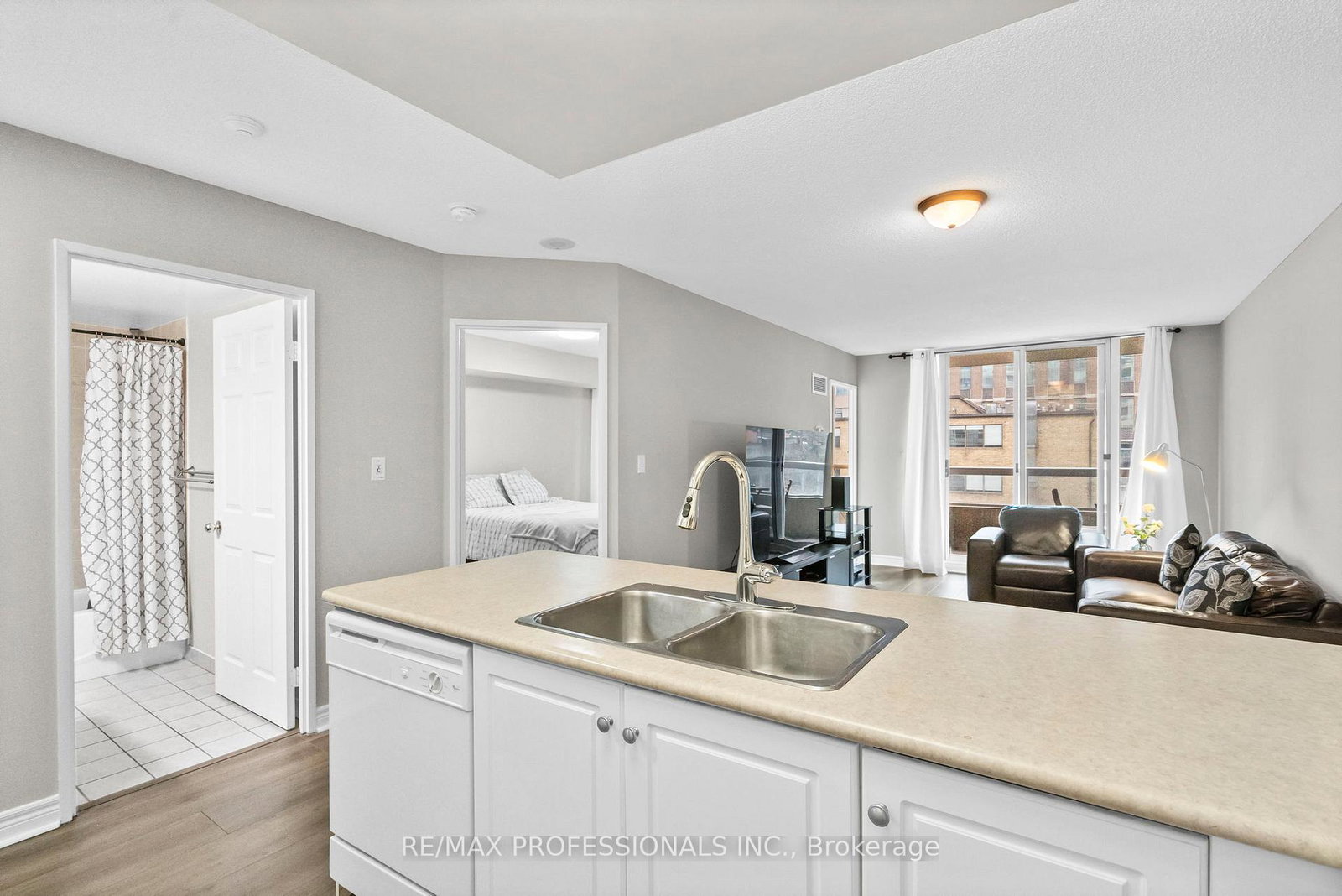 43-eglinton-avenue-e-toronto-ontario-c12864288