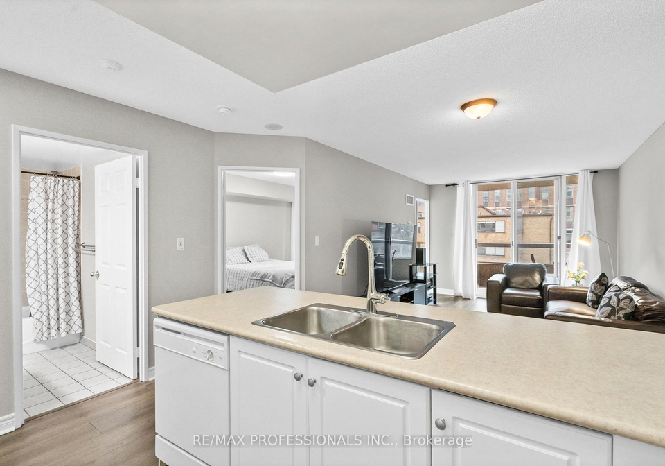 43-eglinton-avenue-e-toronto-ontario-c12864288