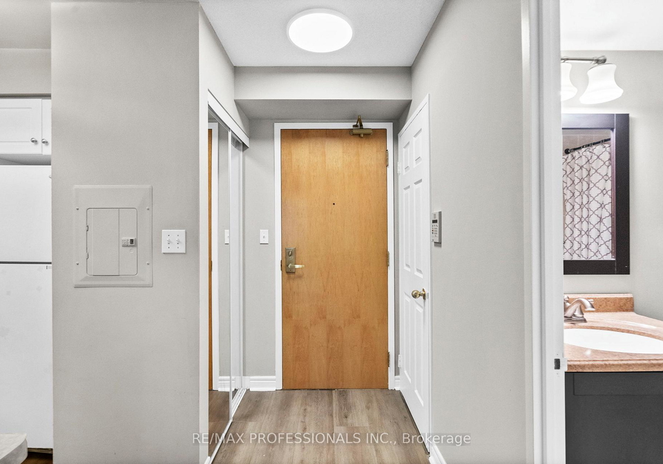 43-eglinton-avenue-e-toronto-ontario-c12864288