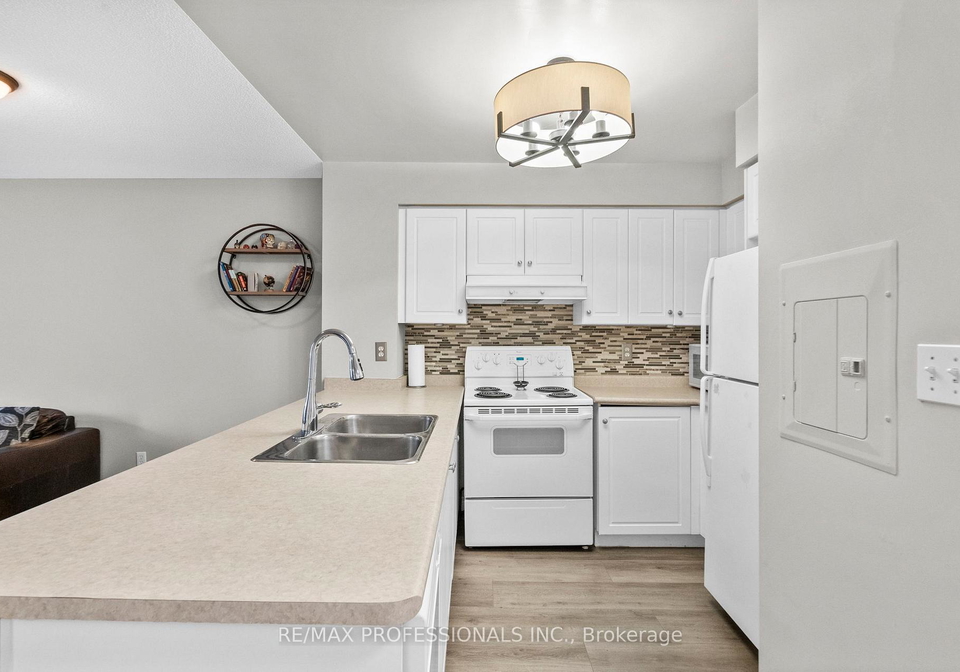 43-eglinton-avenue-e-toronto-ontario-c12864288