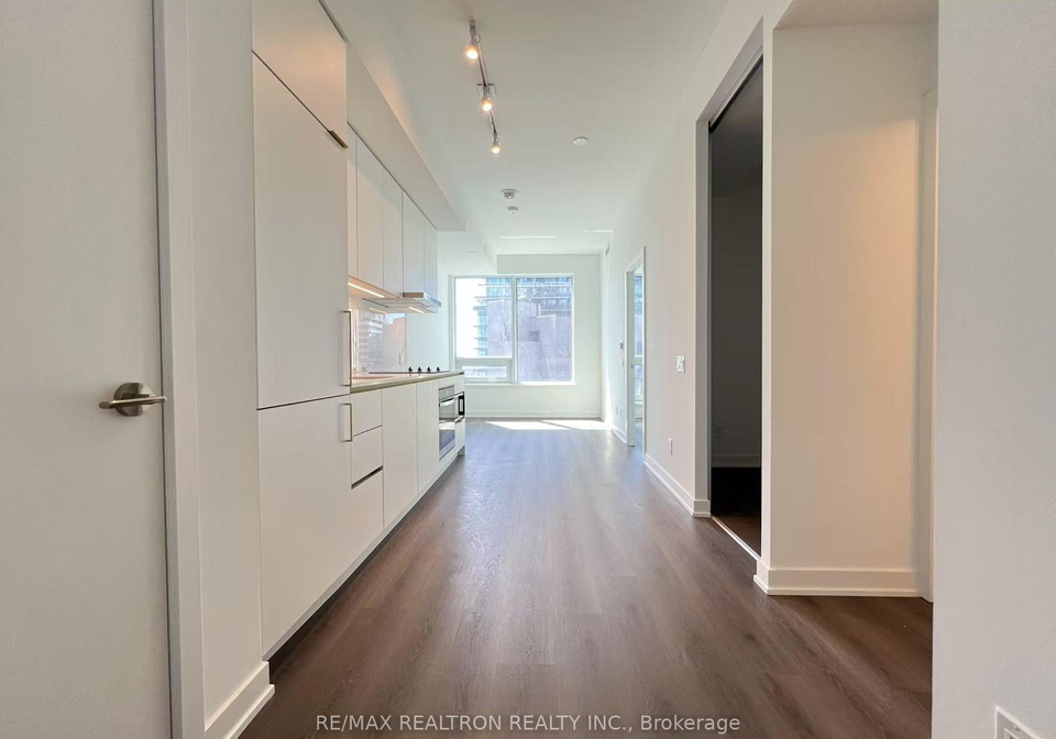 8-wellesley-street-w-toronto-ontario-c12864618