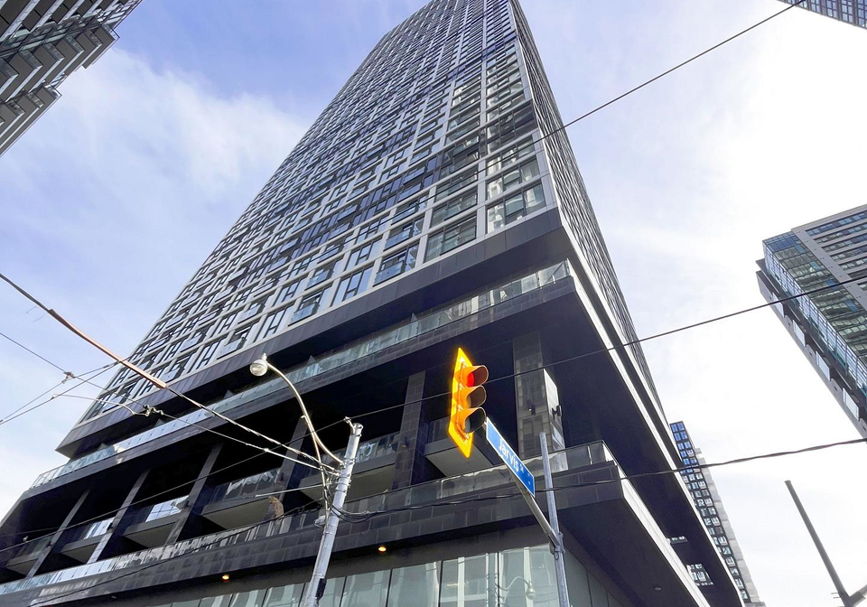 181-dundas-street-e-toronto-ontario-c12864654