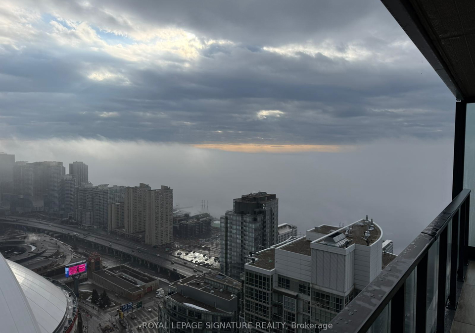 3-concord-cityplace-way-toronto-ontario-c12864690