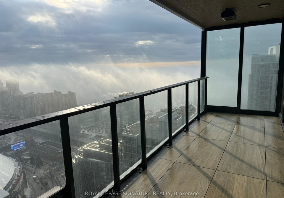 3-concord-cityplace-way-toronto-ontario-c12864690