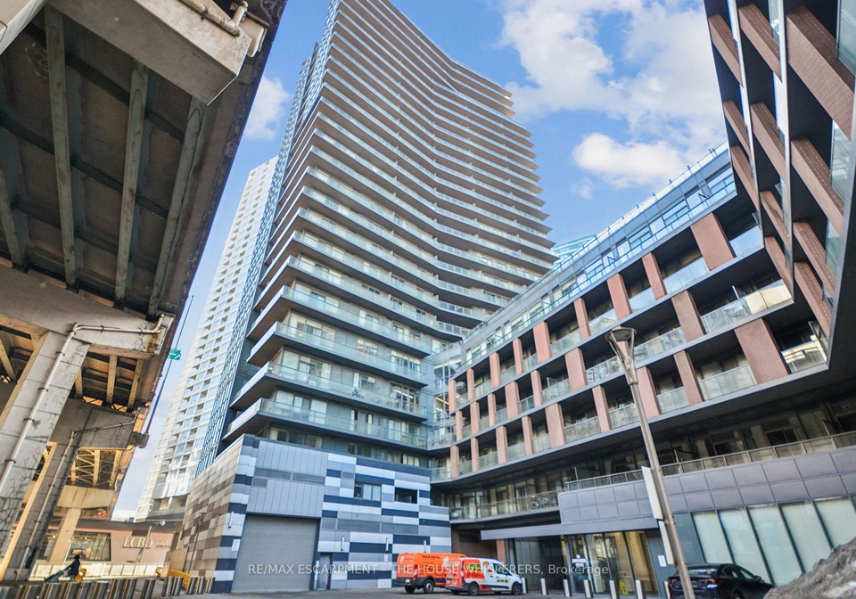 20-bruyeres-mews-toronto-ontario-c12864970