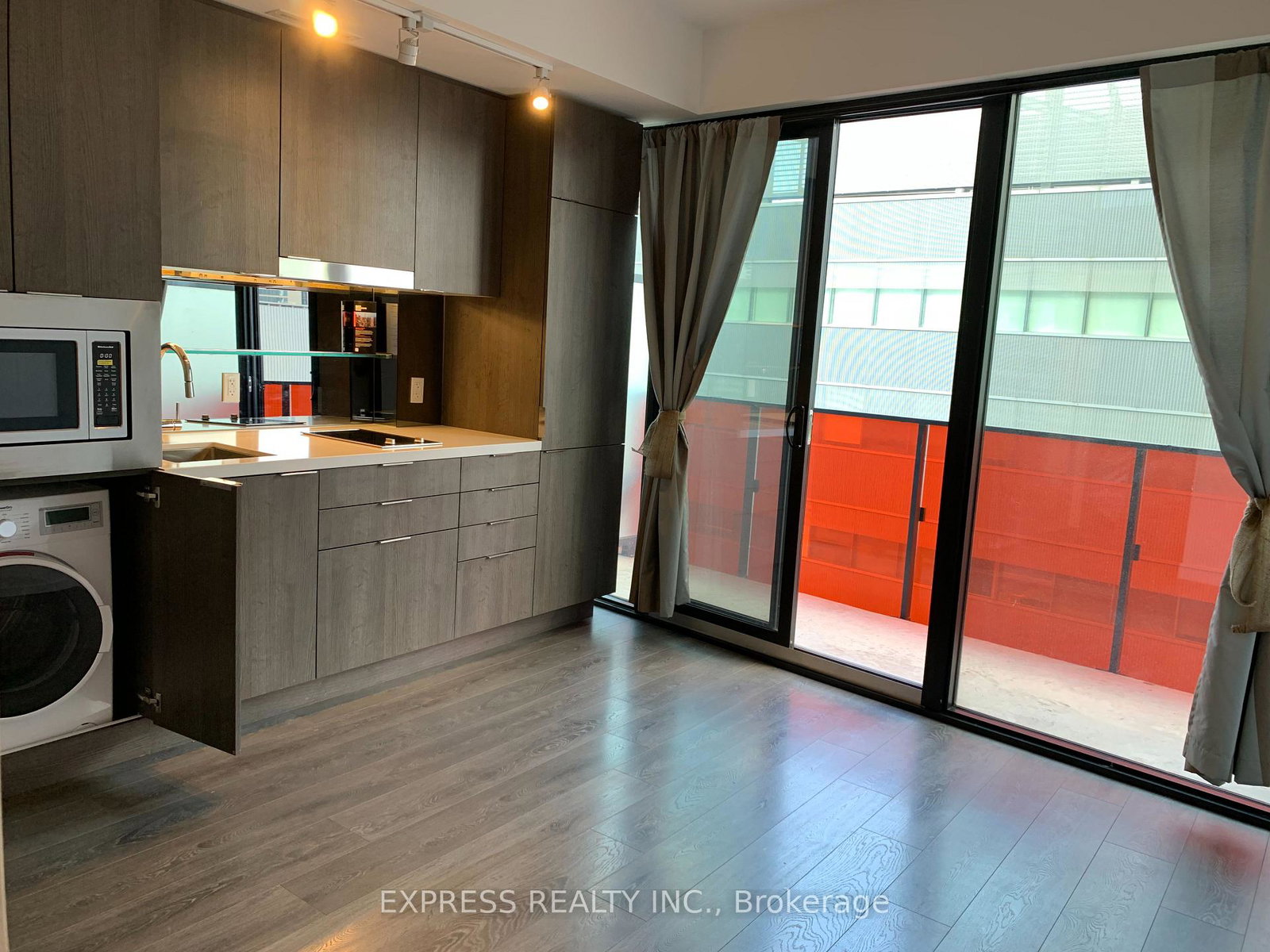 215-queen-street-w-toronto-ontario-c12866576