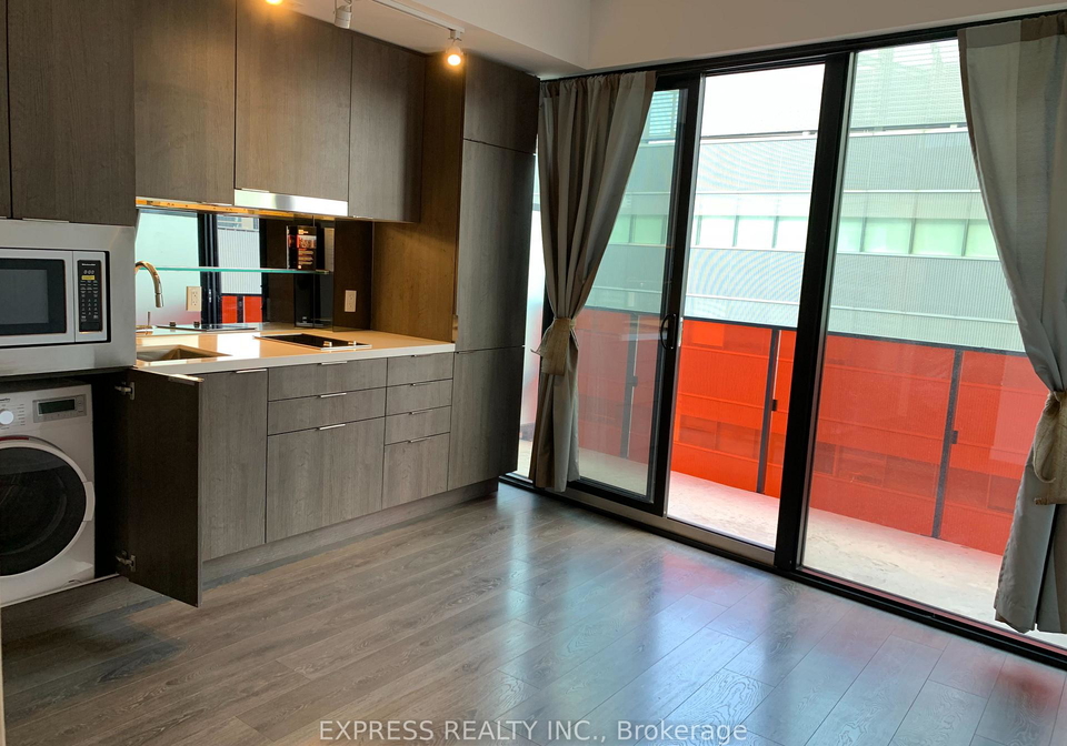 215-queen-street-w-toronto-ontario-c12866576