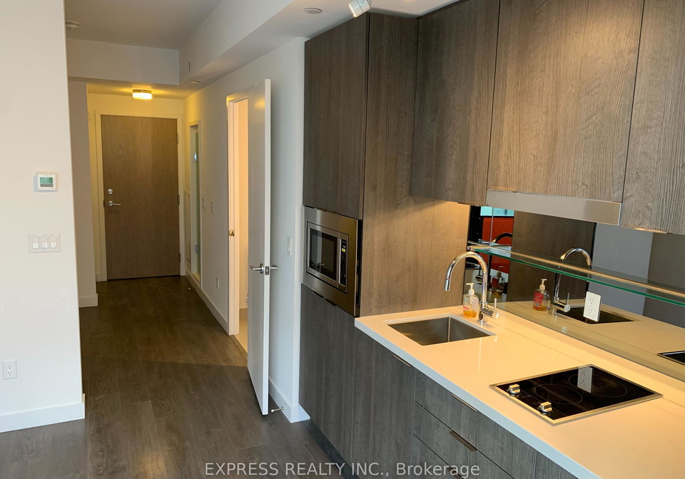215-queen-street-w-toronto-ontario-c12866576