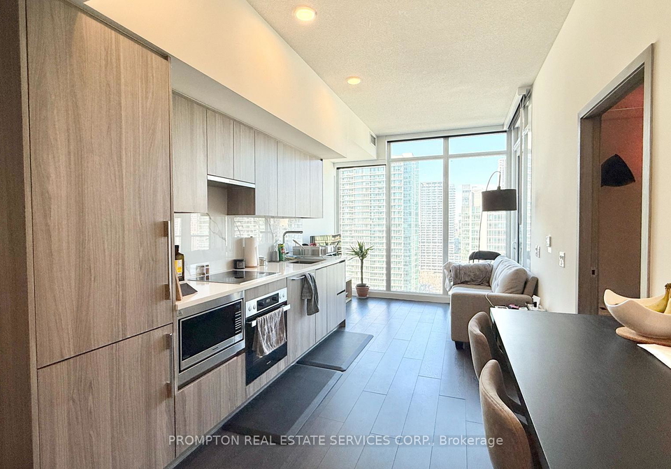 1-concord-cityplace-way-toronto-ontario-c12866920