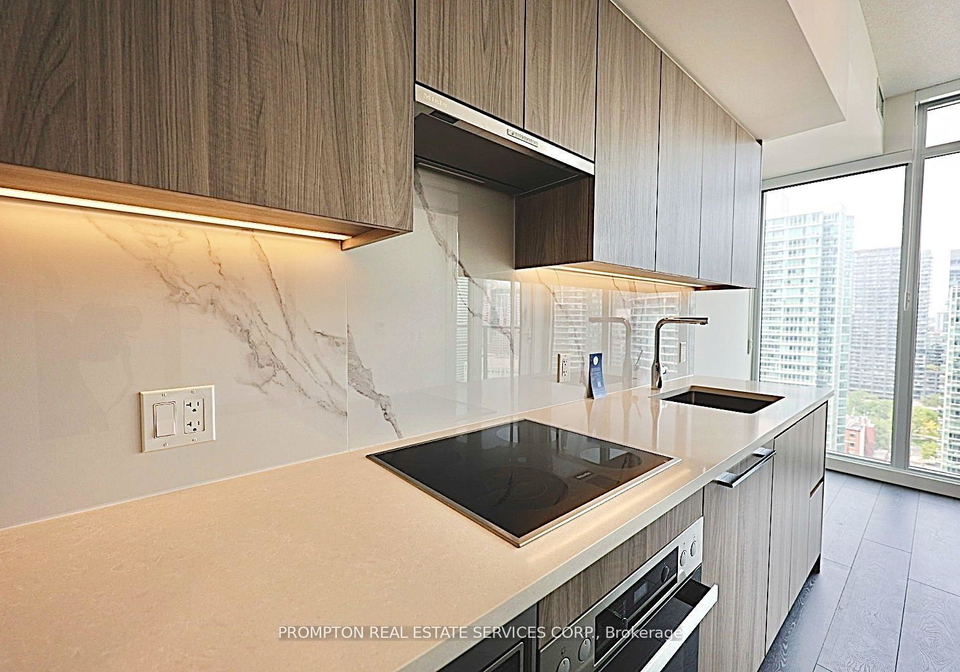1-concord-cityplace-way-toronto-ontario-c12866920