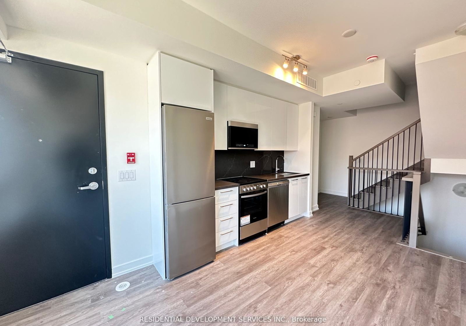 851-sheppard-avenue-w-toronto-ontario-c12867736
