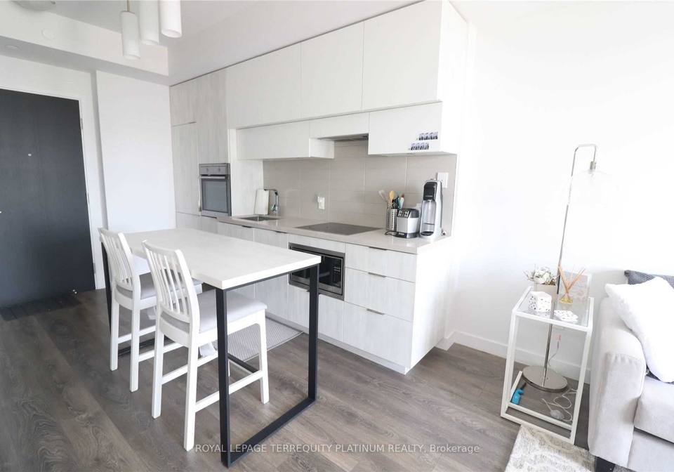 8-eglinton-avenue-e-toronto-ontario-c12867982