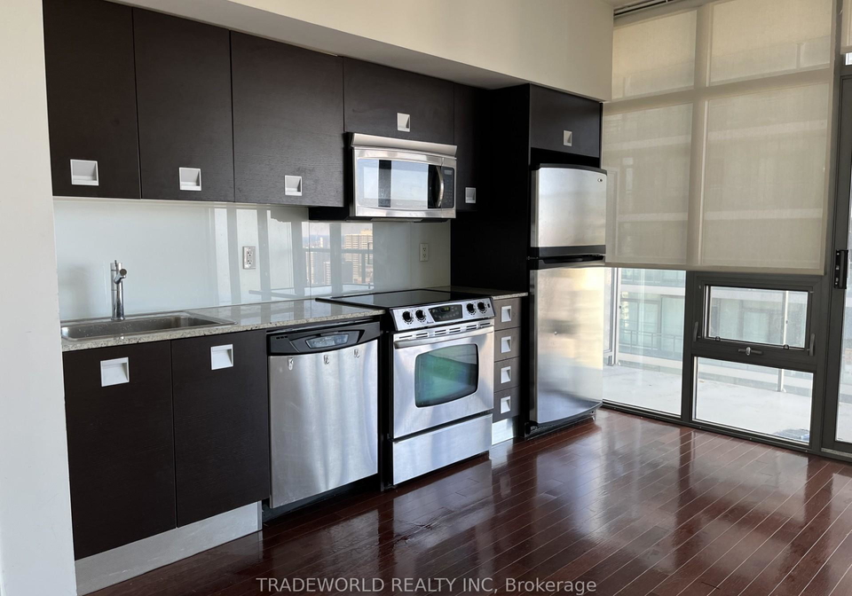 33-charles-street-e-toronto-ontario-c12868082