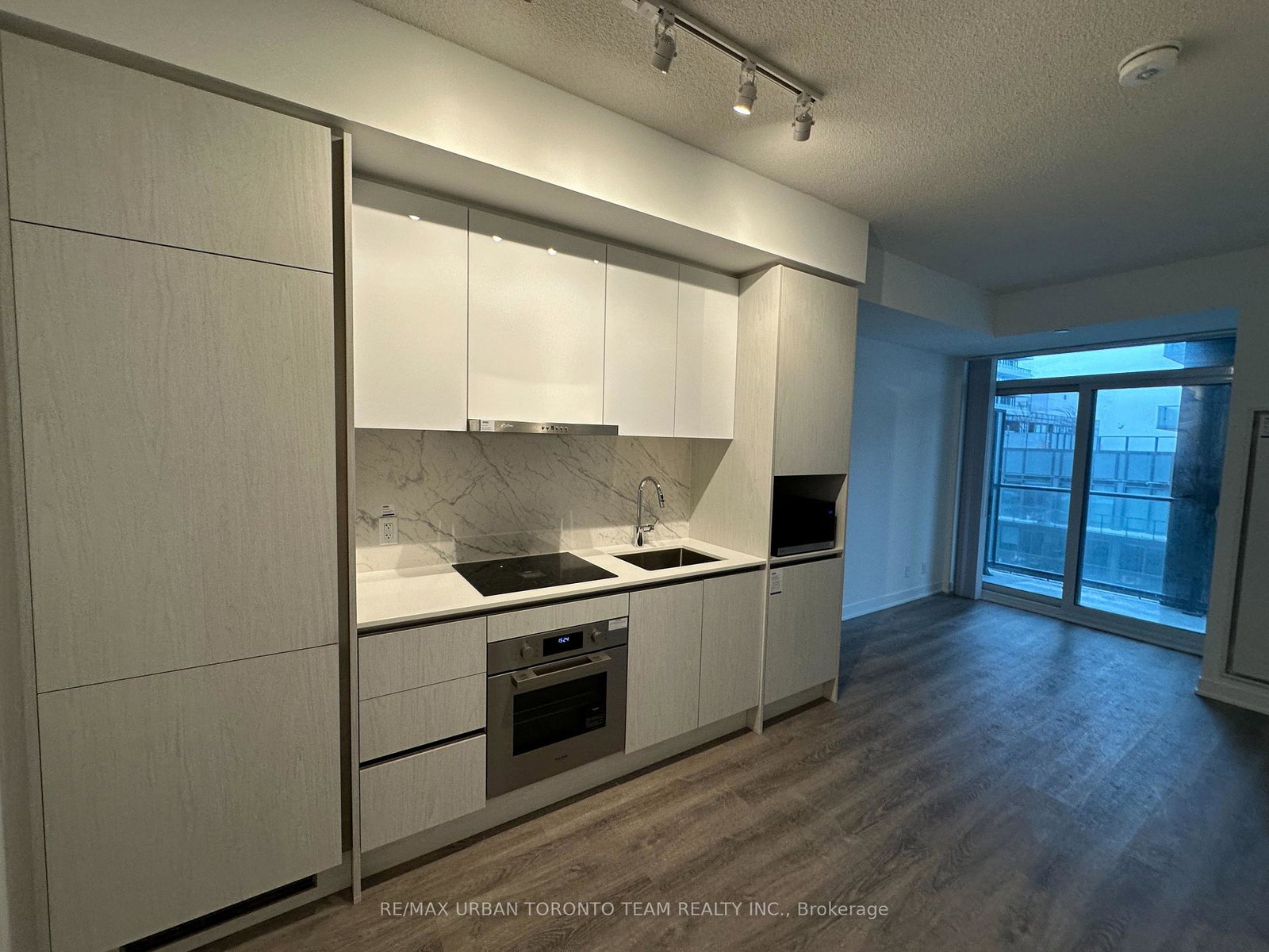 180-front-street-e-toronto-ontario-c12869140