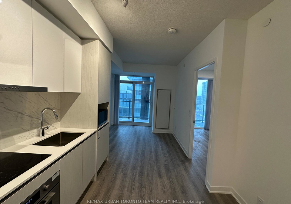 180-front-street-e-toronto-ontario-c12869140
