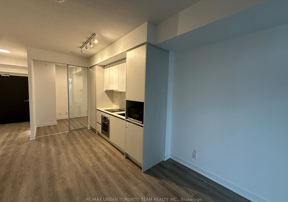 180-front-street-e-toronto-ontario-c12869140
