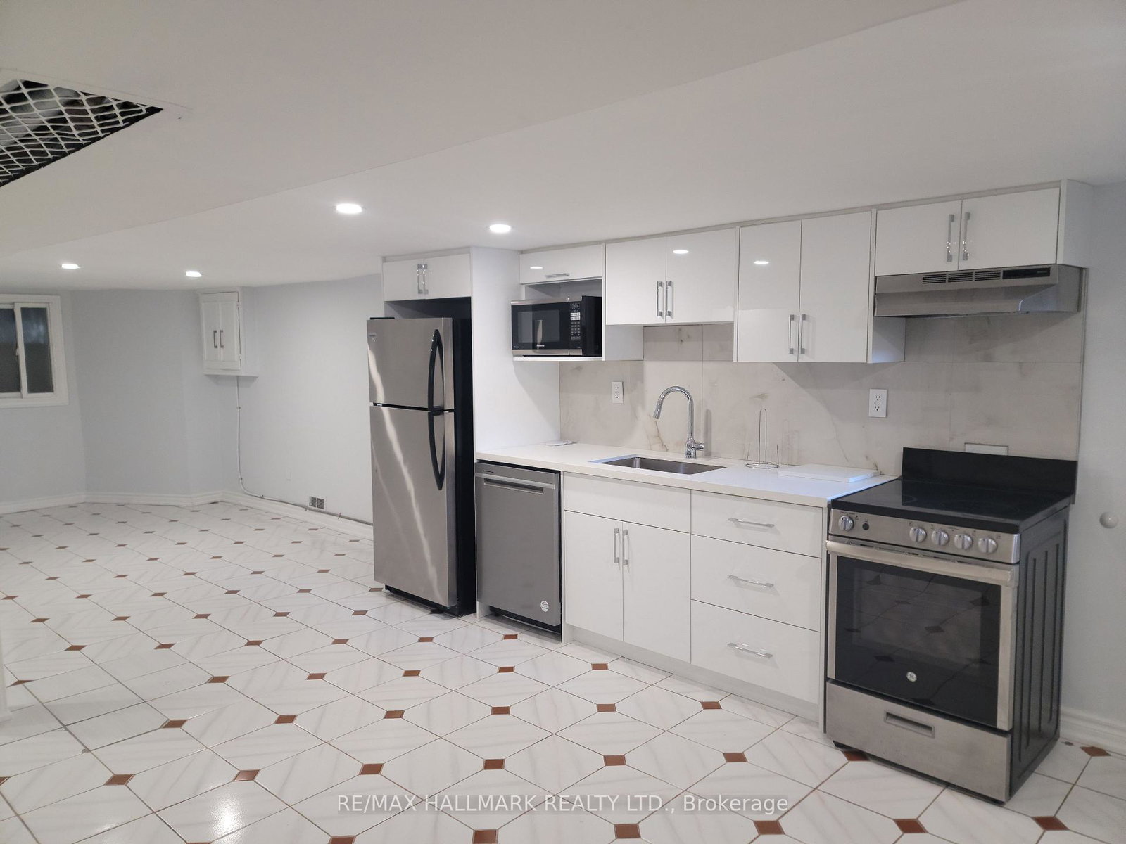 100-montrose-avenue-toronto-ontario-c12869196