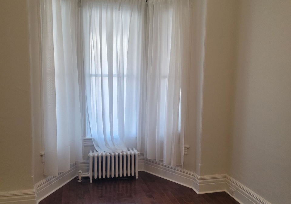 100-montrose-avenue-toronto-ontario-c12869196