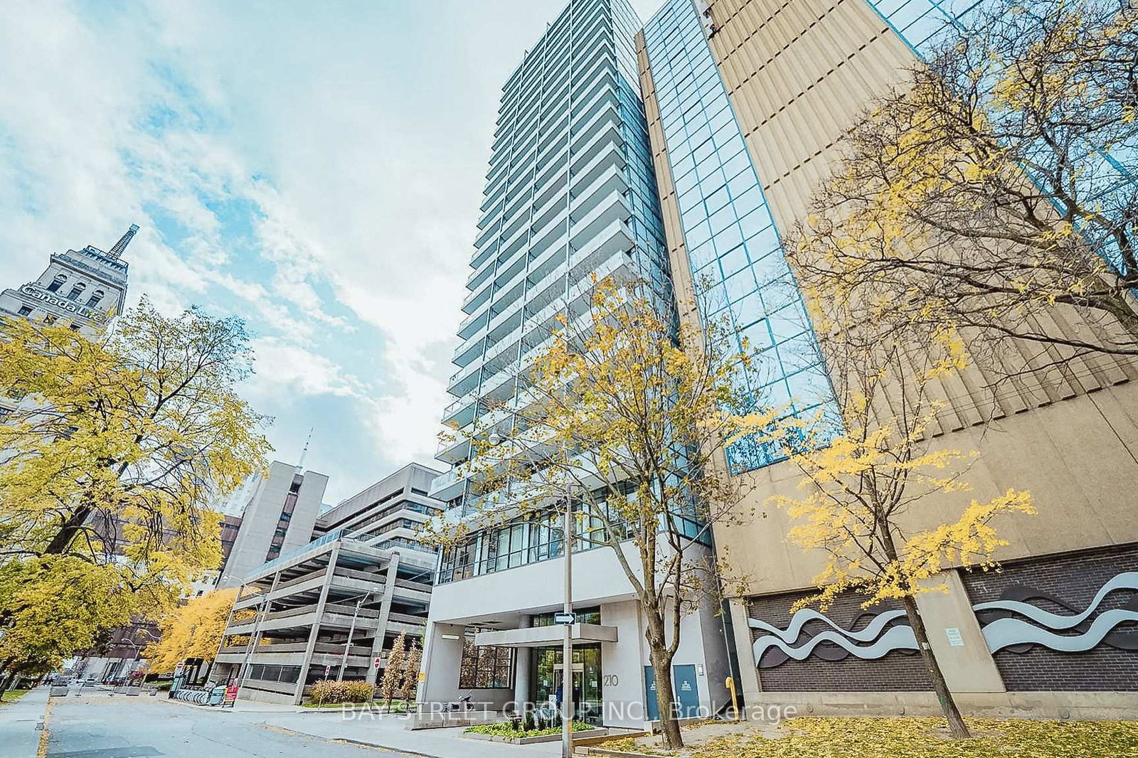 210-simcoe-street-toronto-ontario-c12869276