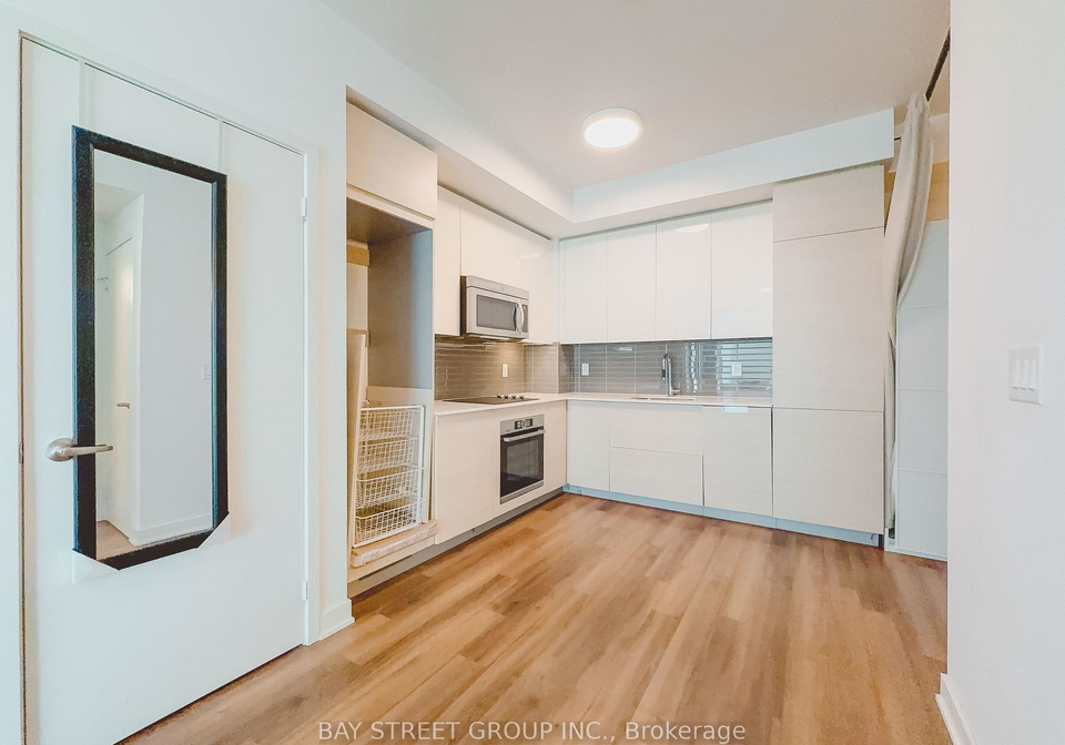 210-simcoe-street-toronto-ontario-c12869276