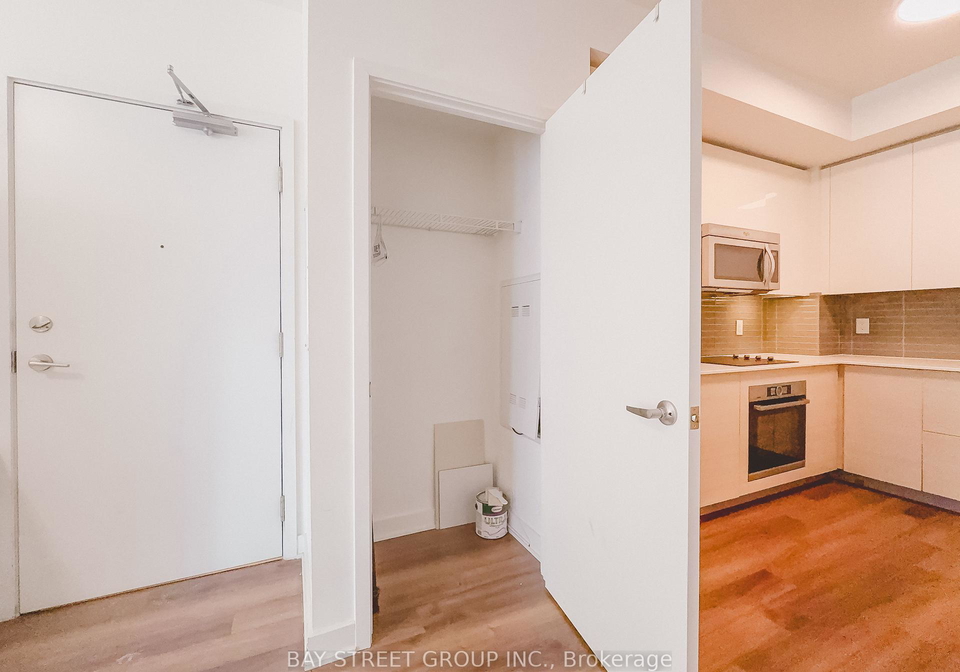 210-simcoe-street-toronto-ontario-c12869276
