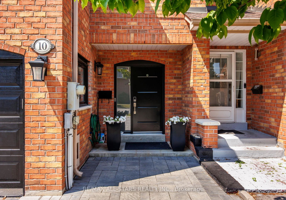 10-sufi-crescent-north-york-ontario-c12869738