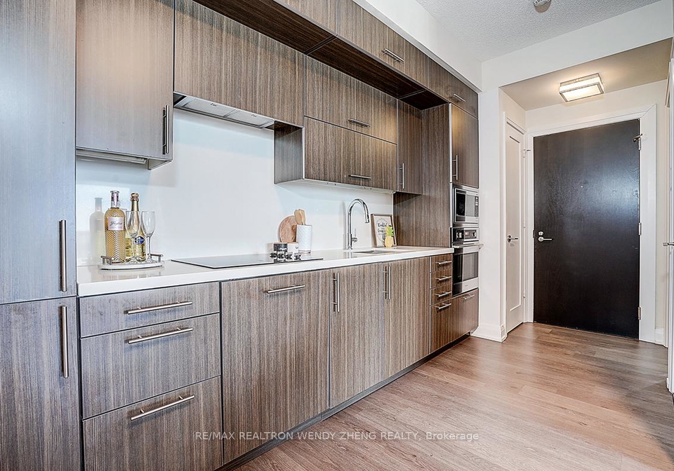 5-sheppard-avenue-e-north-york-ontario-c12870000