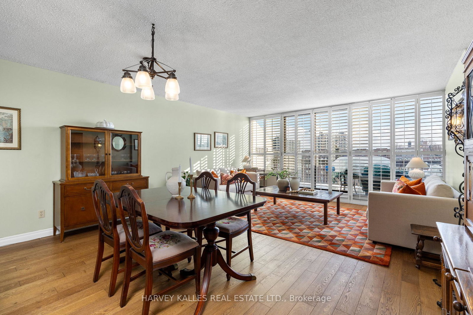 10-fashion-roseway-north-york-ontario-c12870116