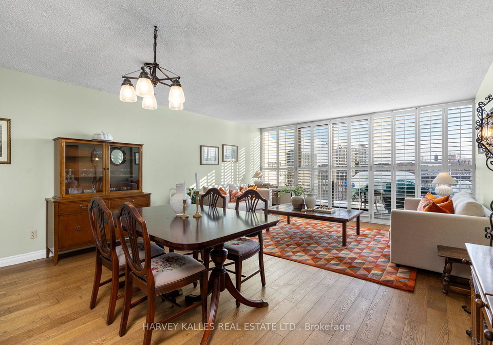 10-fashion-roseway-north-york-ontario-c12870116