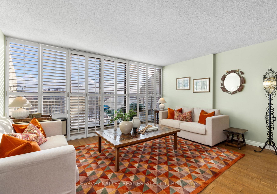 10-fashion-roseway-north-york-ontario-c12870116