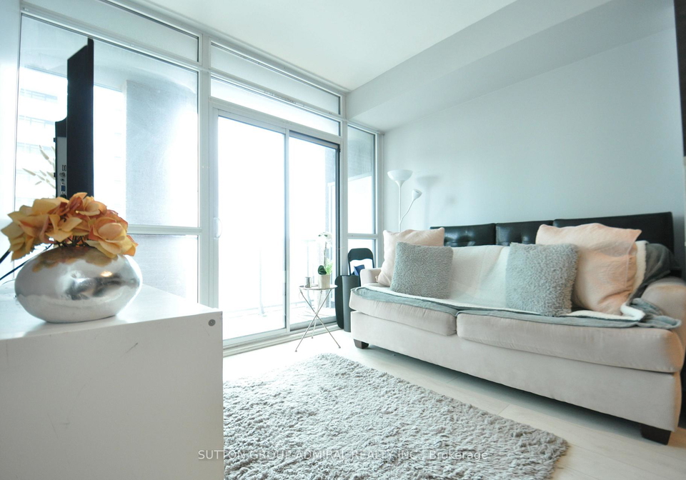 169-fort-york-boulevard-toronto-ontario-c12870346