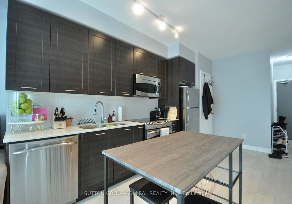 169-fort-york-boulevard-toronto-ontario-c12870346