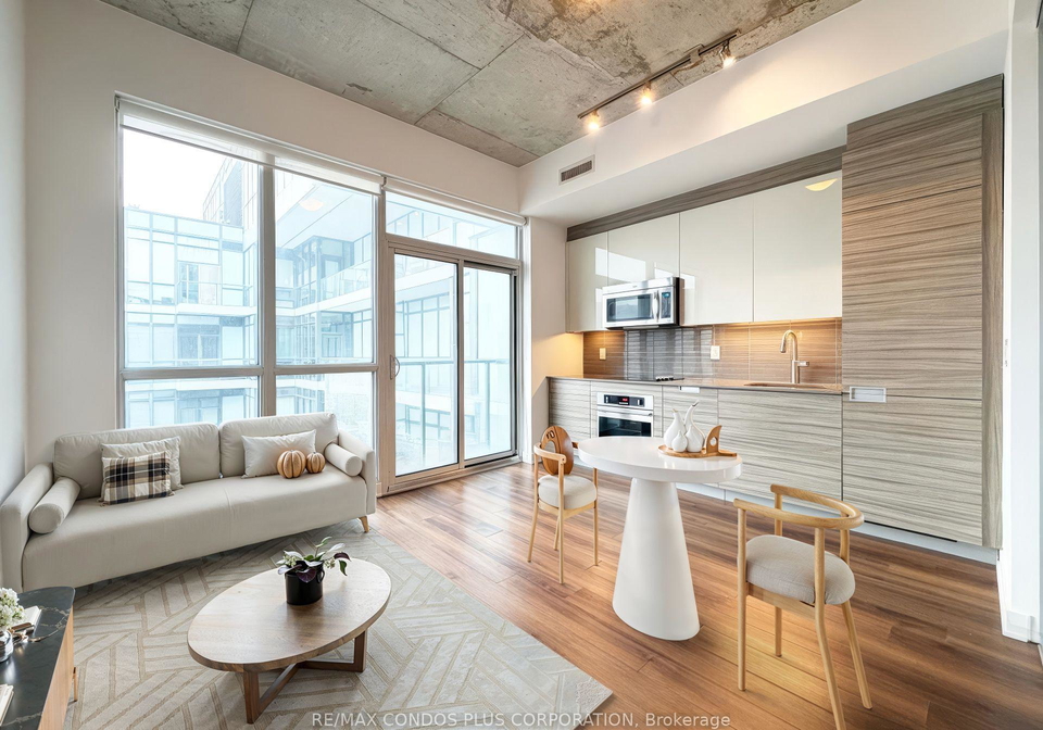 210-simcoe-street-toronto-ontario-c12873158