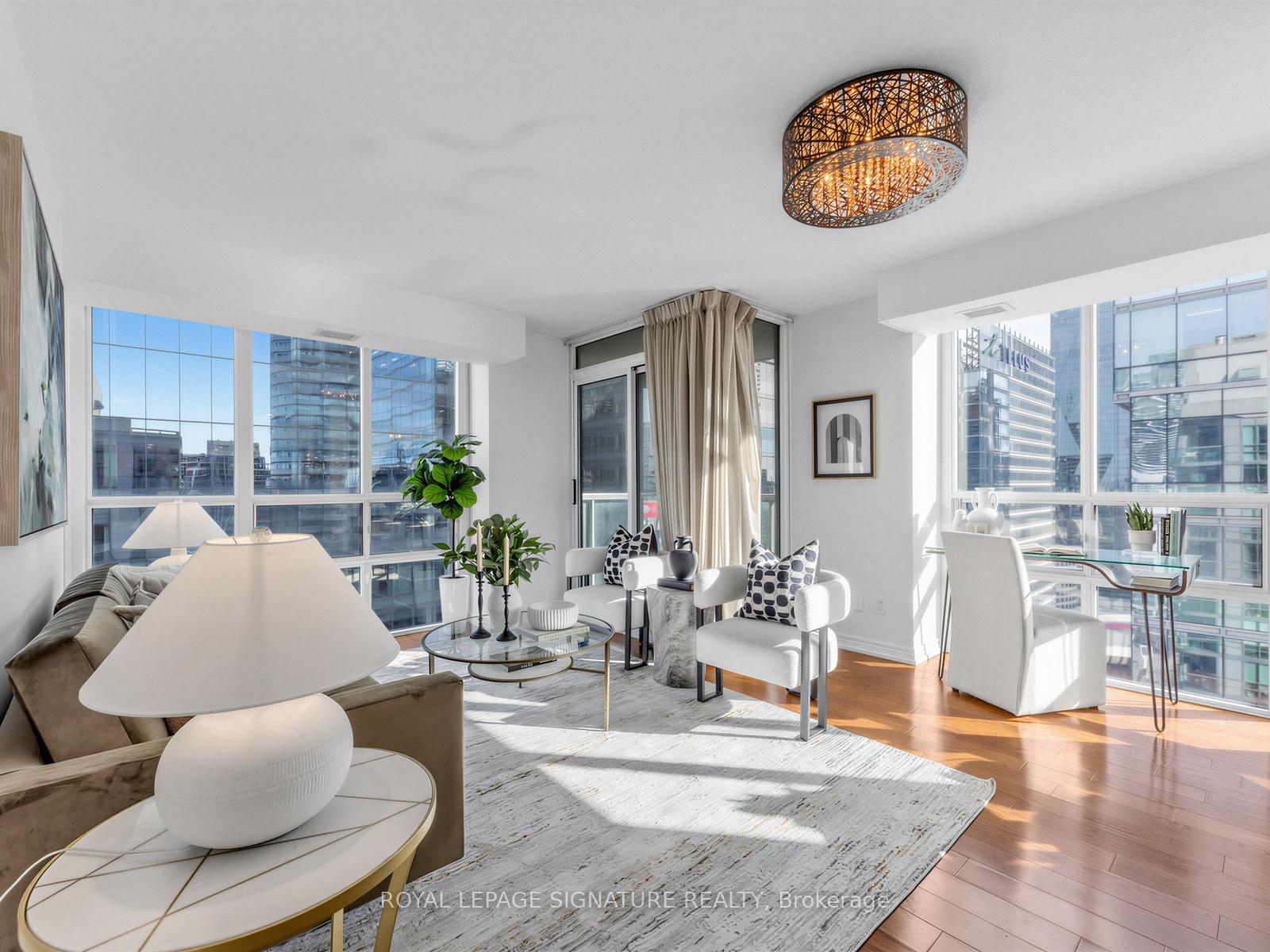30-grand-trunk-crescent-toronto-ontario-c12873584