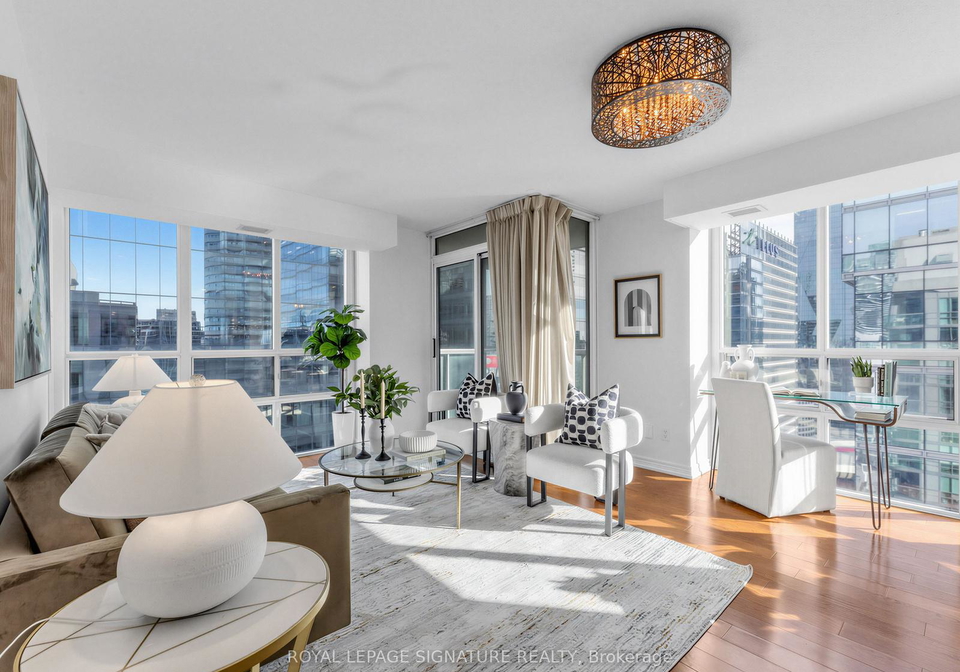 30-grand-trunk-crescent-toronto-ontario-c12873584