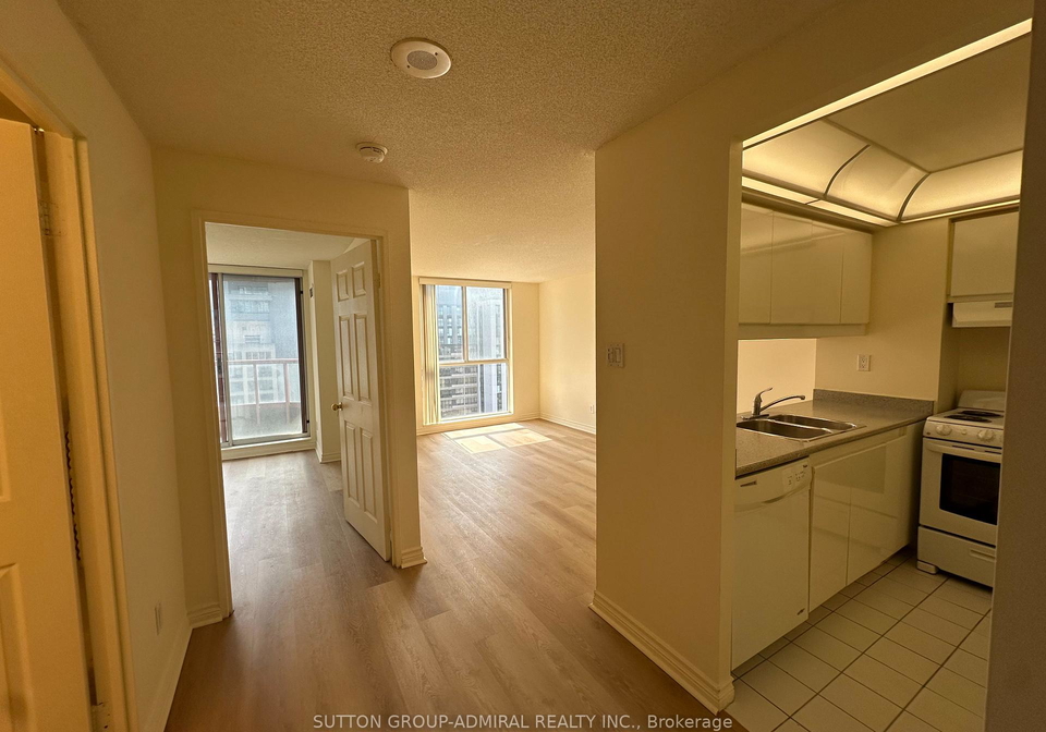 736-bay-street-toronto-ontario-c12873898