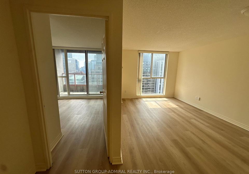 736-bay-street-toronto-ontario-c12873898