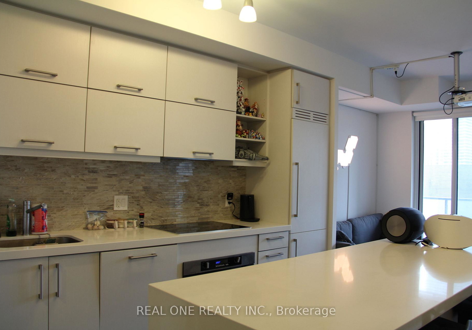 1080-bay-street-toronto-ontario-c12874066