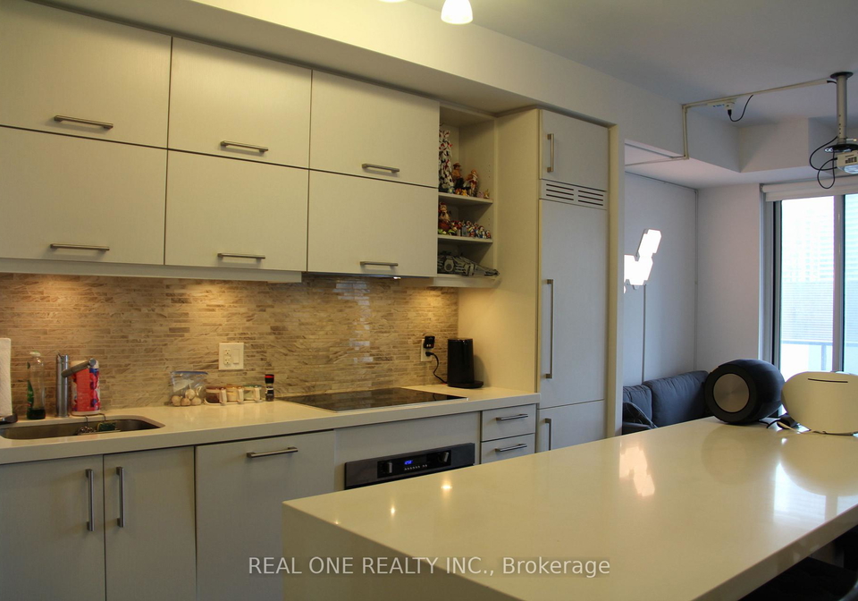 1080-bay-street-toronto-ontario-c12874066