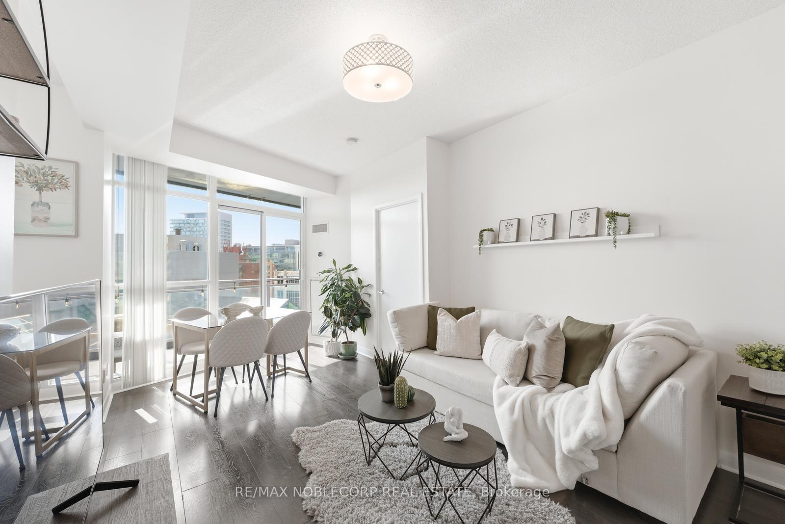 15-bruyeres-mews-toronto-ontario-c12874304