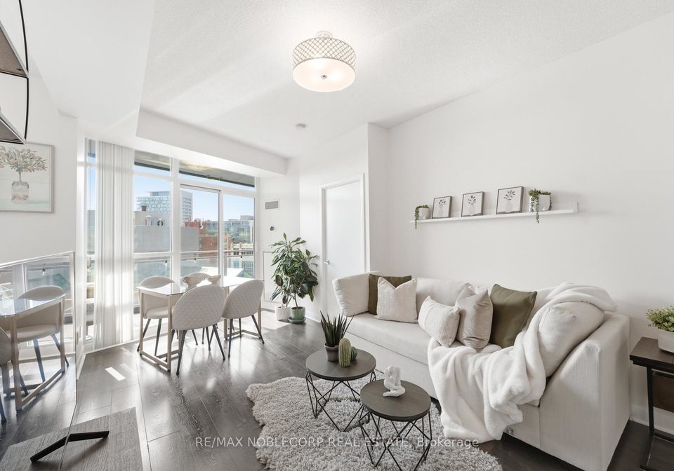 15-bruyeres-mews-toronto-ontario-c12874304