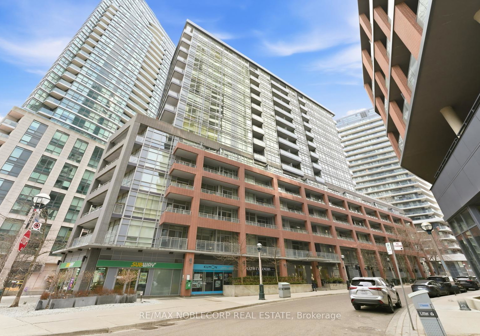 15-bruyeres-mews-toronto-ontario-c12874304