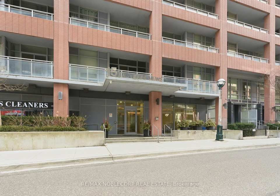 15-bruyeres-mews-toronto-ontario-c12874304