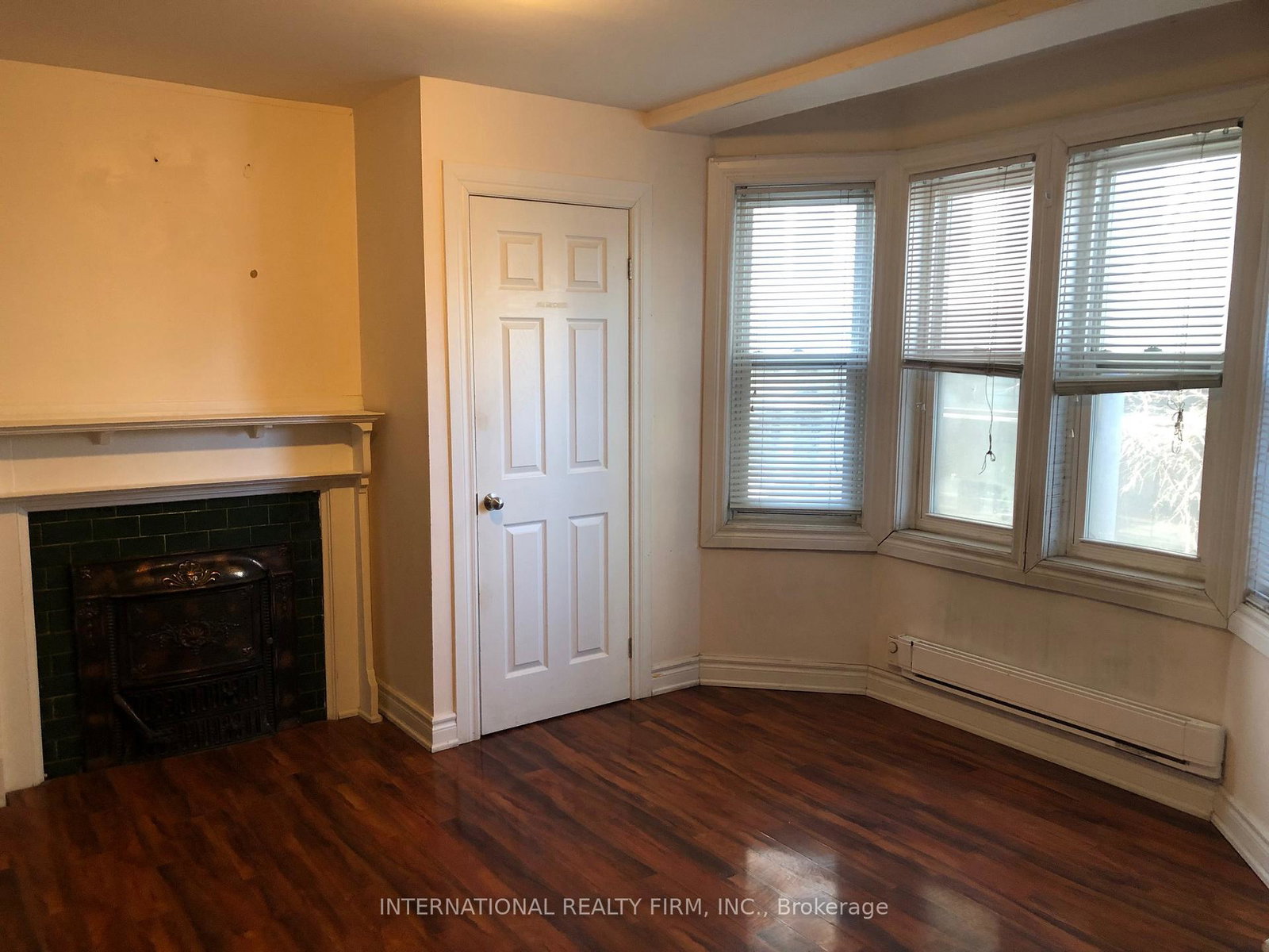 197-dundas-street-e-toronto-ontario-c12875316